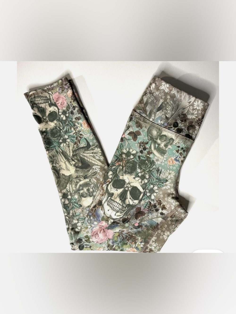 Evolution & Creation Lg Tribal Longhorn Skull Pink Green Yoga Capri Spandex 7/8